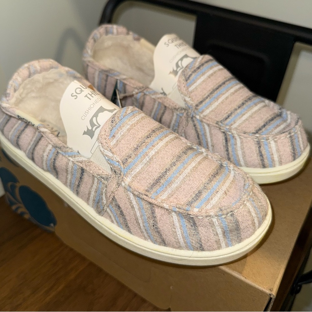 NWT! Roxy Minnow Fur Women’s Size 5.5 Slip On Shoes